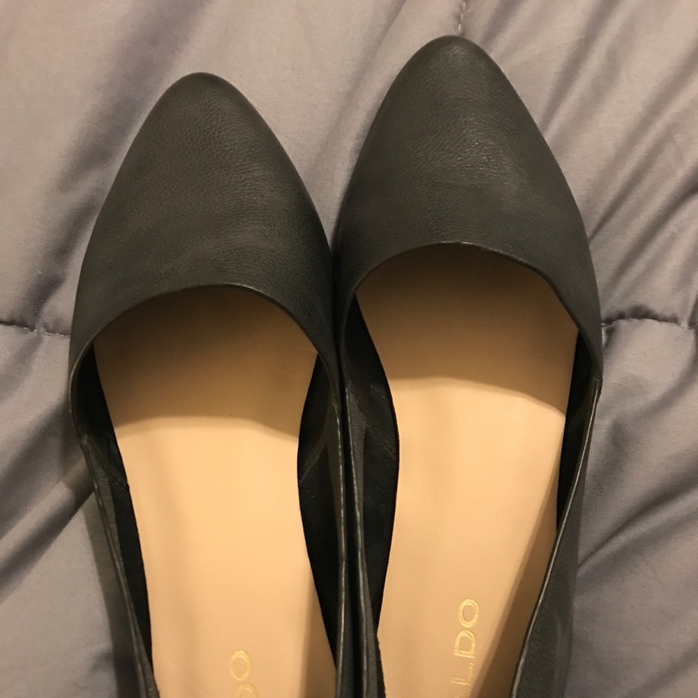 VGUC size 7.5 black flats